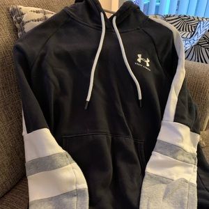 Women’s large Under Armour hoodie